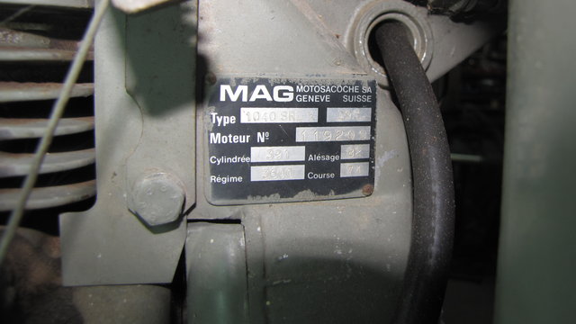 La plaquette signalétique du moteur