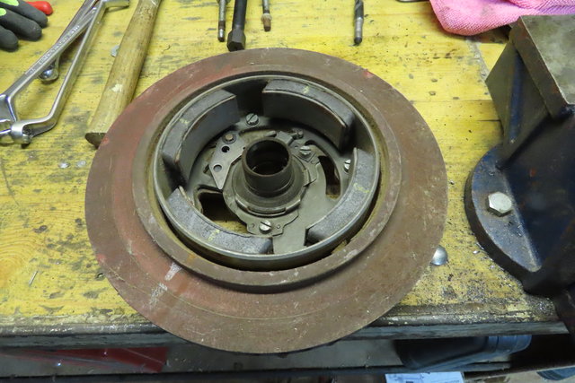 Le volant magnétique et son système d'avance d'allumage centrifuge